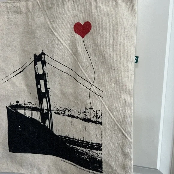 Like new recylced Canvas Tote Bag. San Francisco bridge heart balloon. - Picture 2 of 7